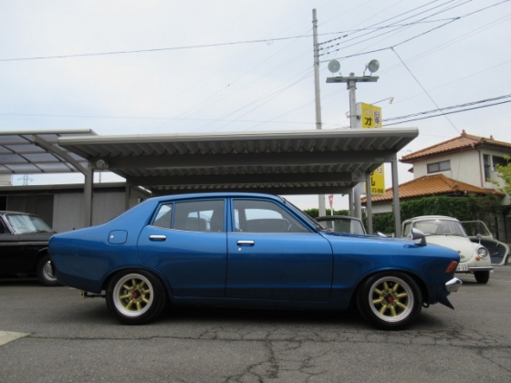 日産 サニー４ドアセダン 中古車なら格安中古車検索 オートサークル